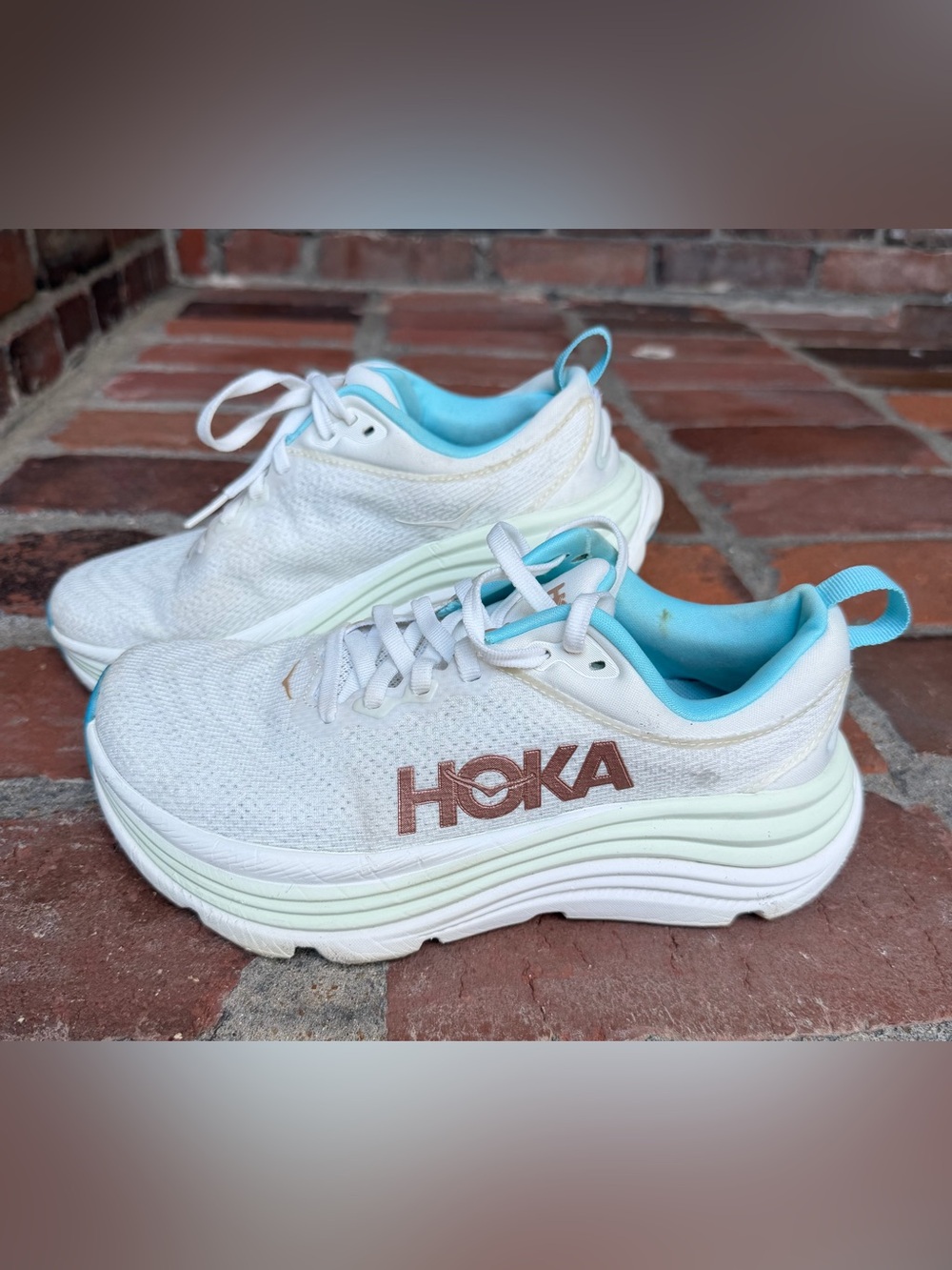 Hoka Gaviota 5 running shoes in the Frost / Rose Gold